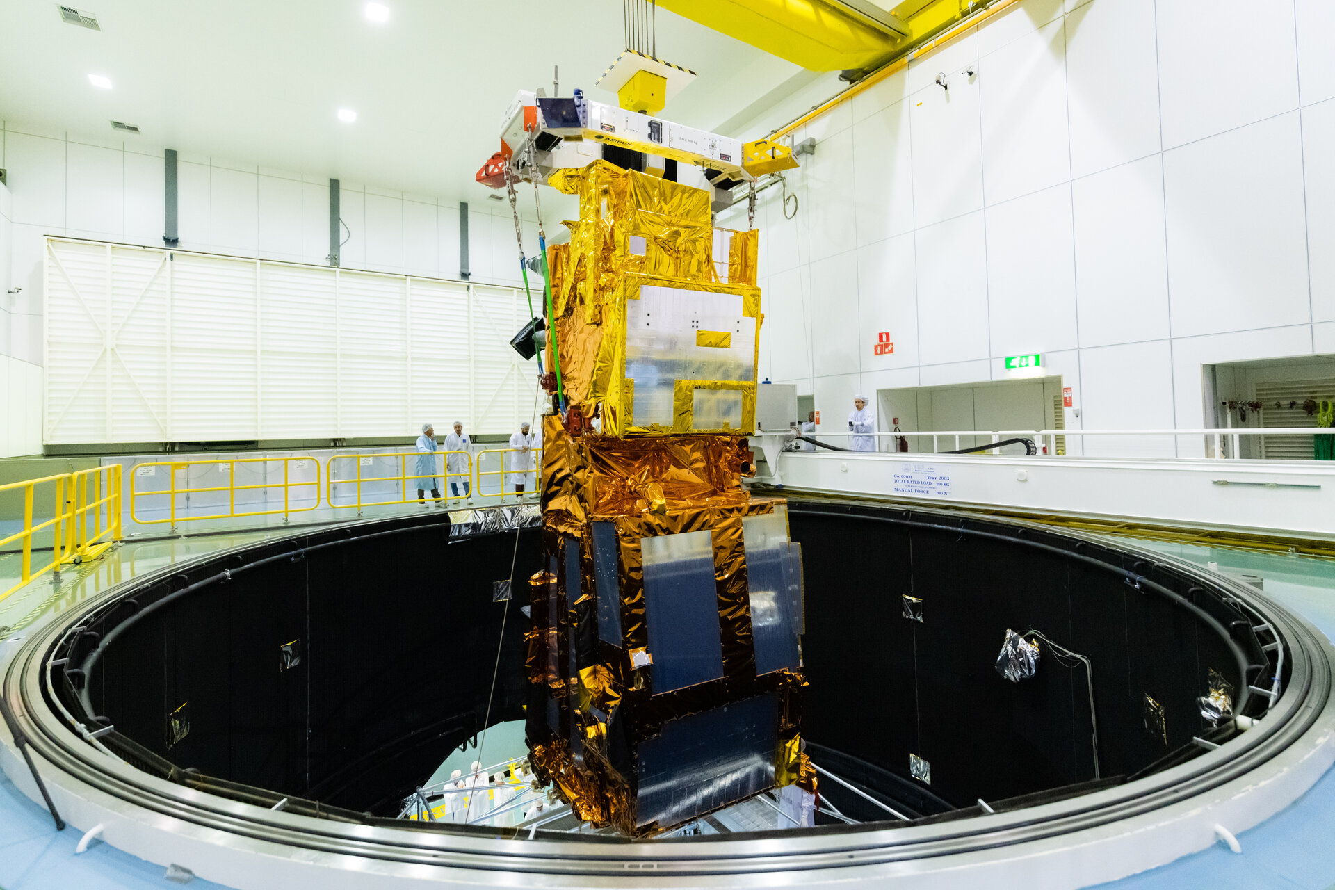 MetOp-SG lowered into LSS pillars